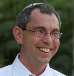 Dr. Uriel Feinrmann
